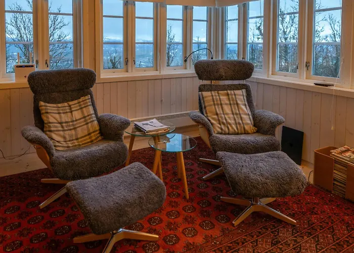 Modern Family Near Jotunheimen * Skabu